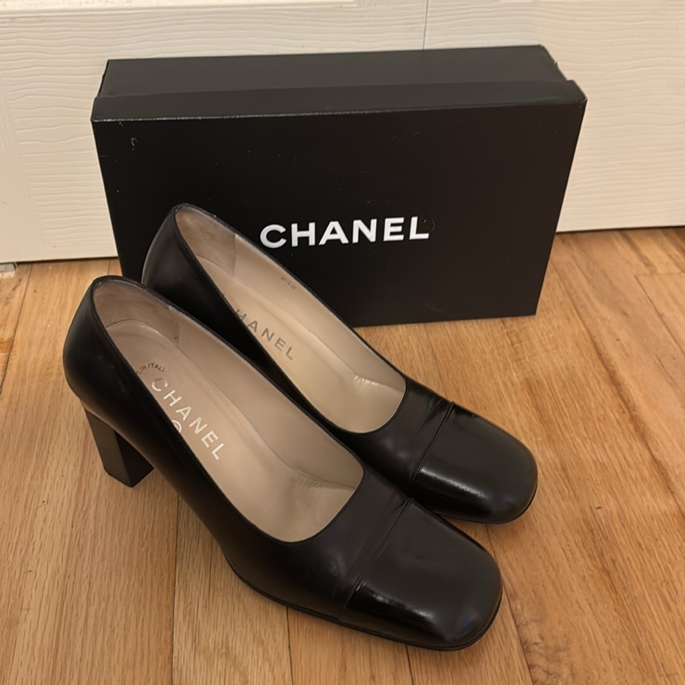 Chanel classic pump black heels size 38.5